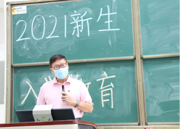 【教育频道】122cc太阳集成游戏公共治理学院举行新生入学教育暨思政第一课